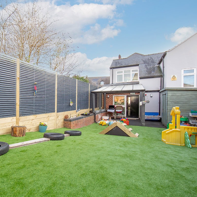 outdoor-baby-and-toddlers-safe-outdoor-space-treasures-nursery